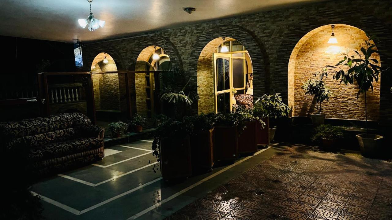Hotel International Srinagar ภายนอก รูปภาพ