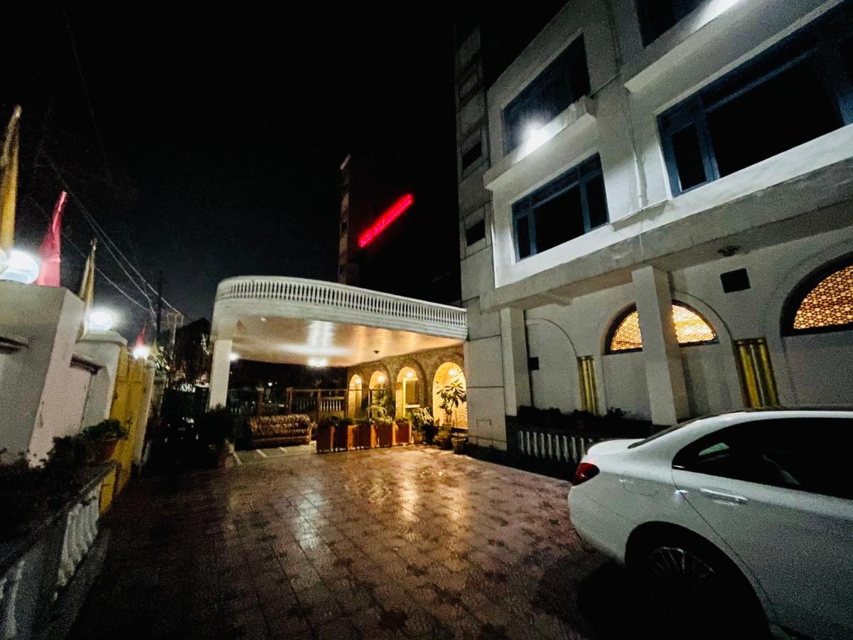 Hotel International Srinagar ภายนอก รูปภาพ