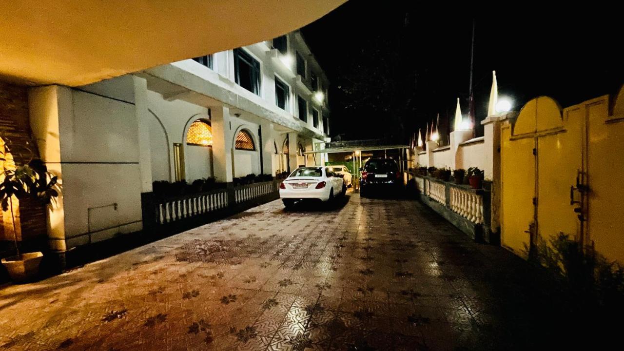 Hotel International Srinagar ภายนอก รูปภาพ