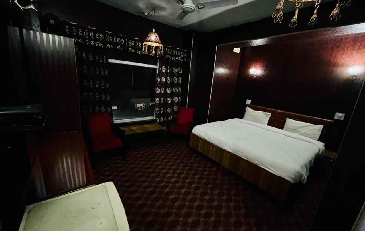 Hotel International Srinagar ภายนอก รูปภาพ