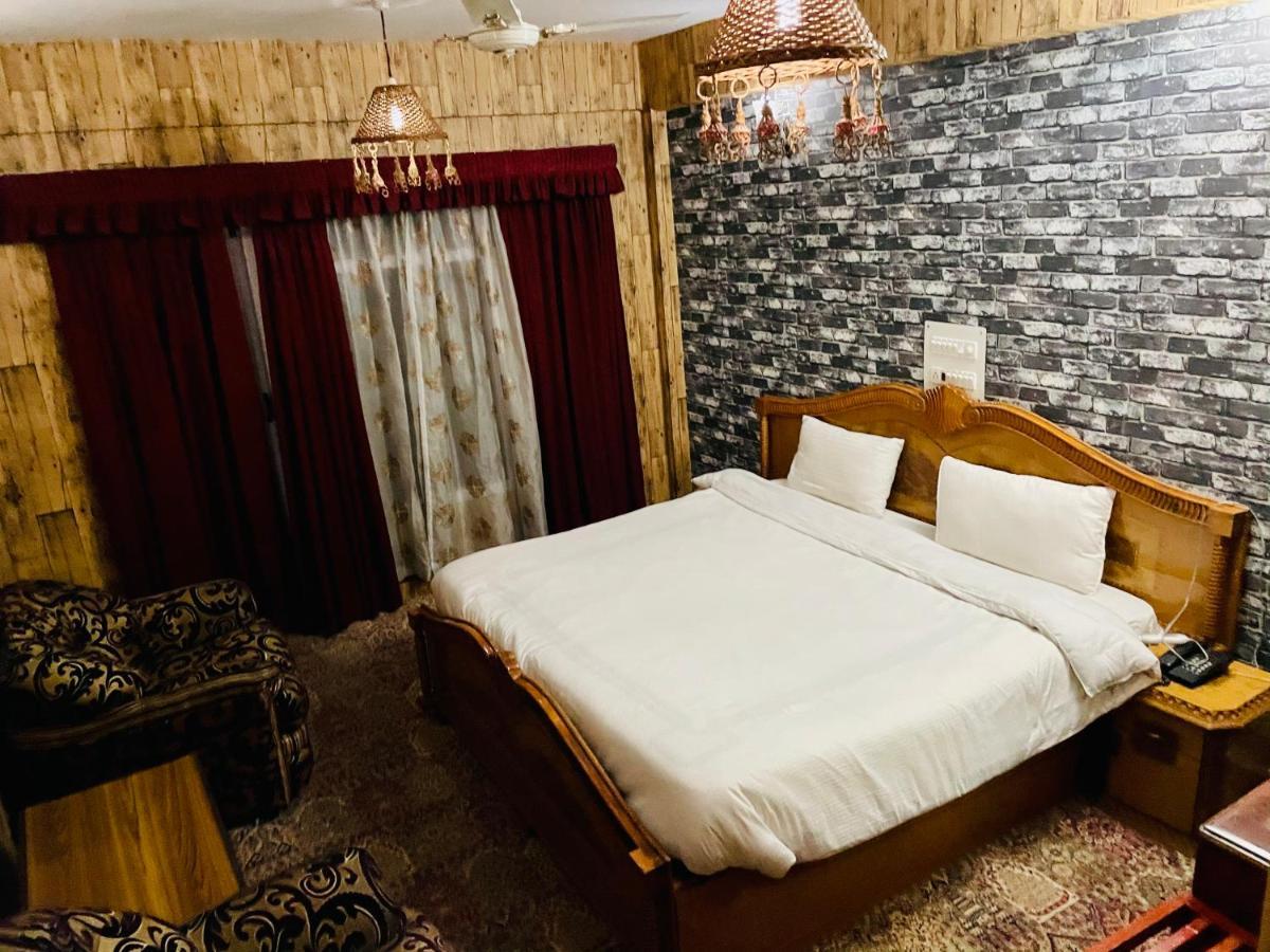 Hotel International Srinagar ภายนอก รูปภาพ