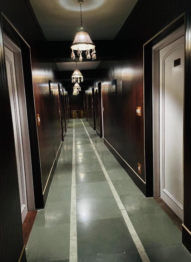 Hotel International Srinagar ภายนอก รูปภาพ