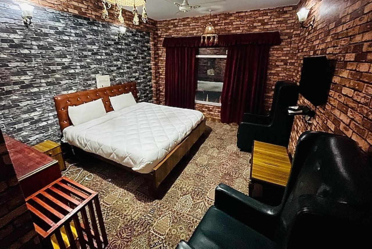 Hotel International Srinagar ภายนอก รูปภาพ