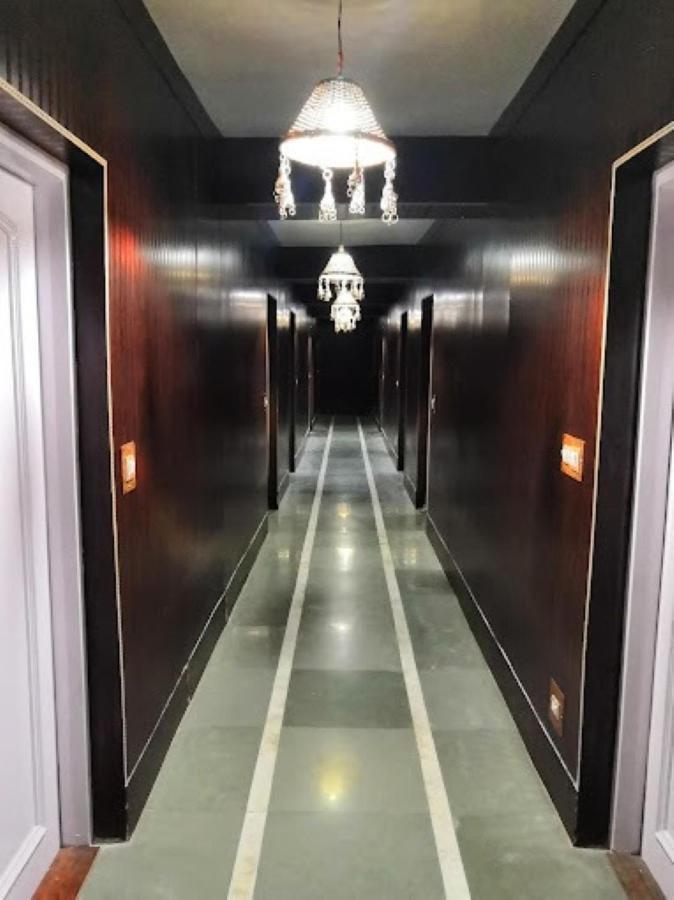 Hotel International Srinagar ภายนอก รูปภาพ