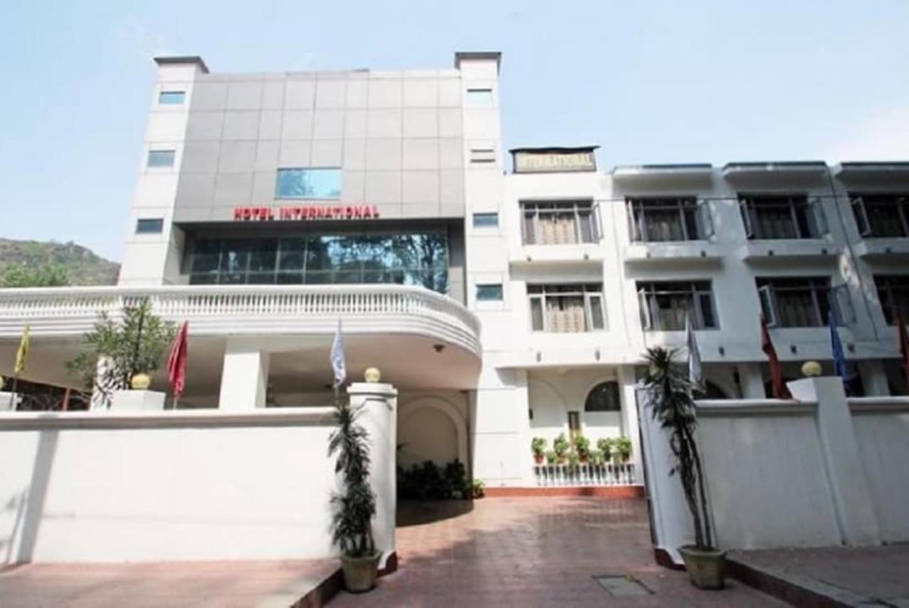 Hotel International Srinagar ภายนอก รูปภาพ