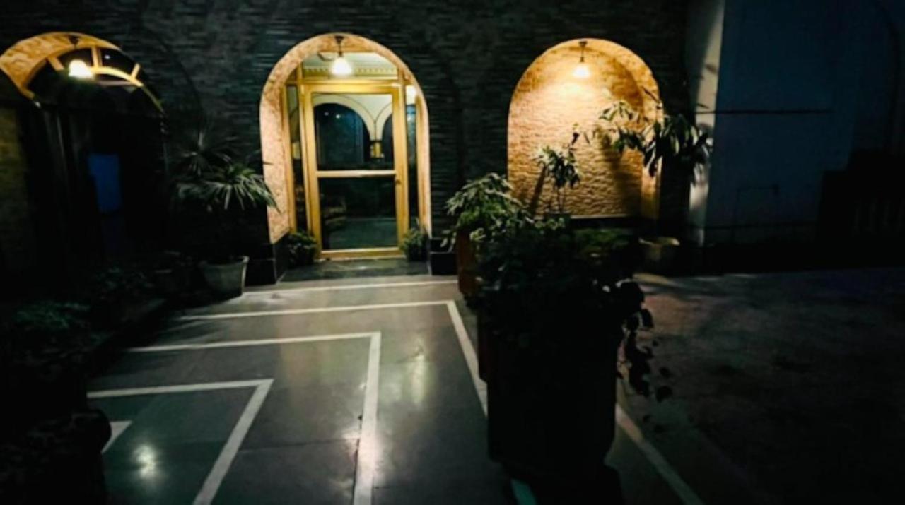 Hotel International Srinagar ภายนอก รูปภาพ