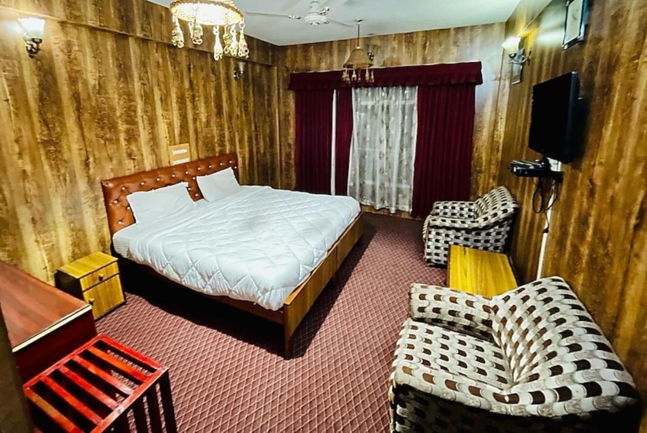Hotel International Srinagar ภายนอก รูปภาพ