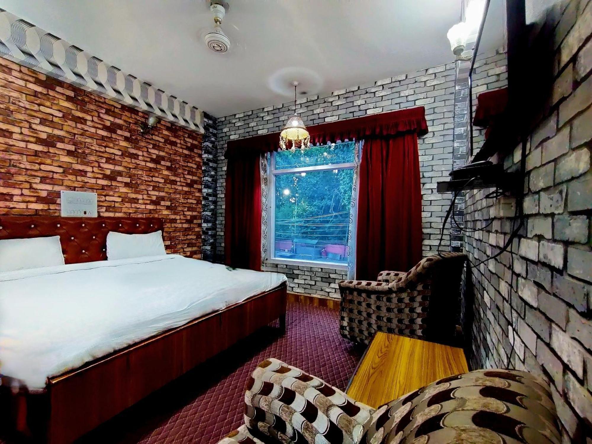Hotel International Srinagar ภายนอก รูปภาพ