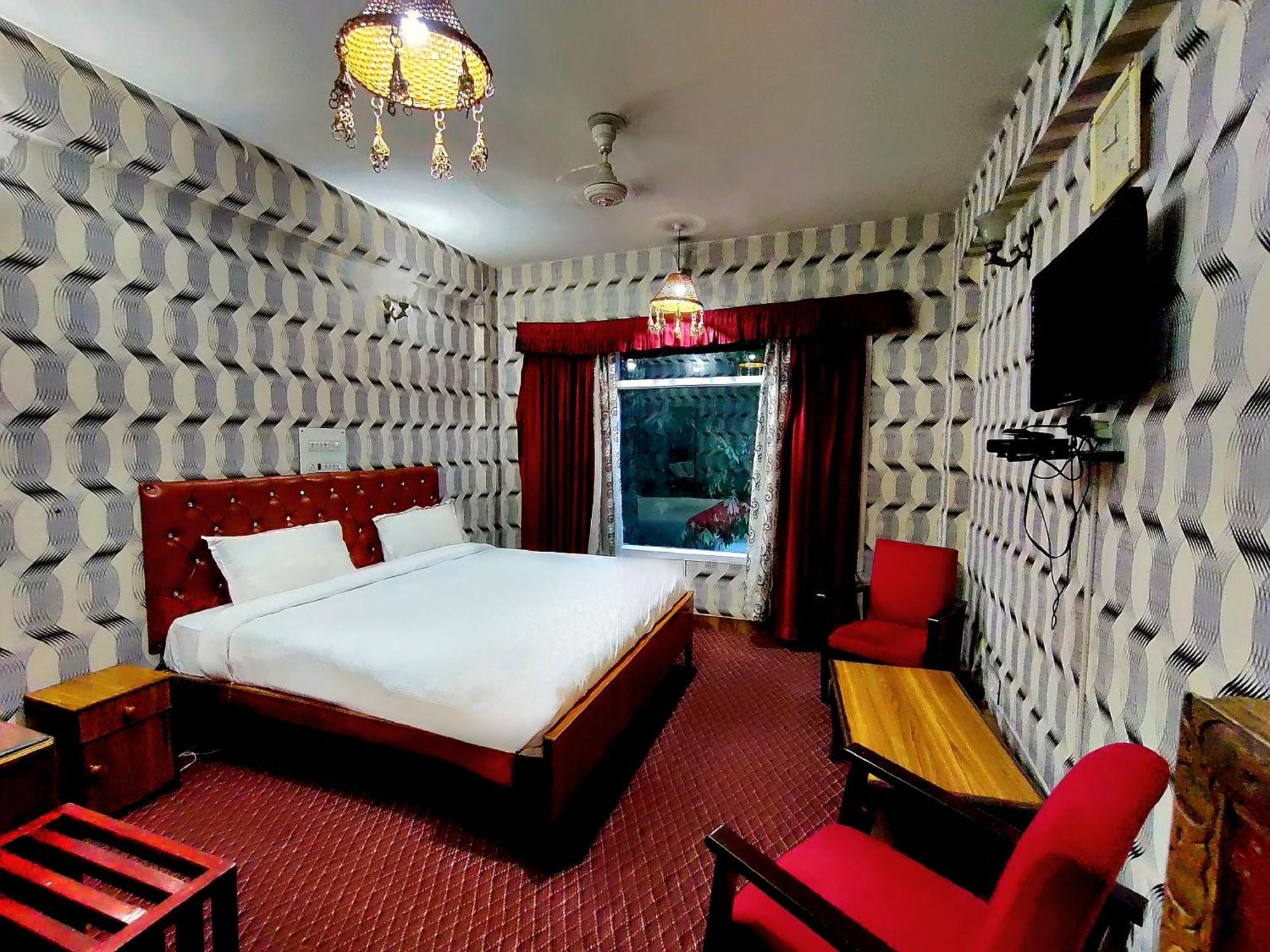 Hotel International Srinagar ภายนอก รูปภาพ